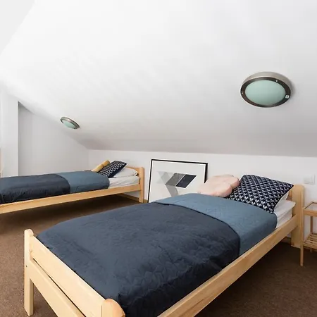 Skandynawski 2-poziomowy Sauna Jacuzzi Apartment